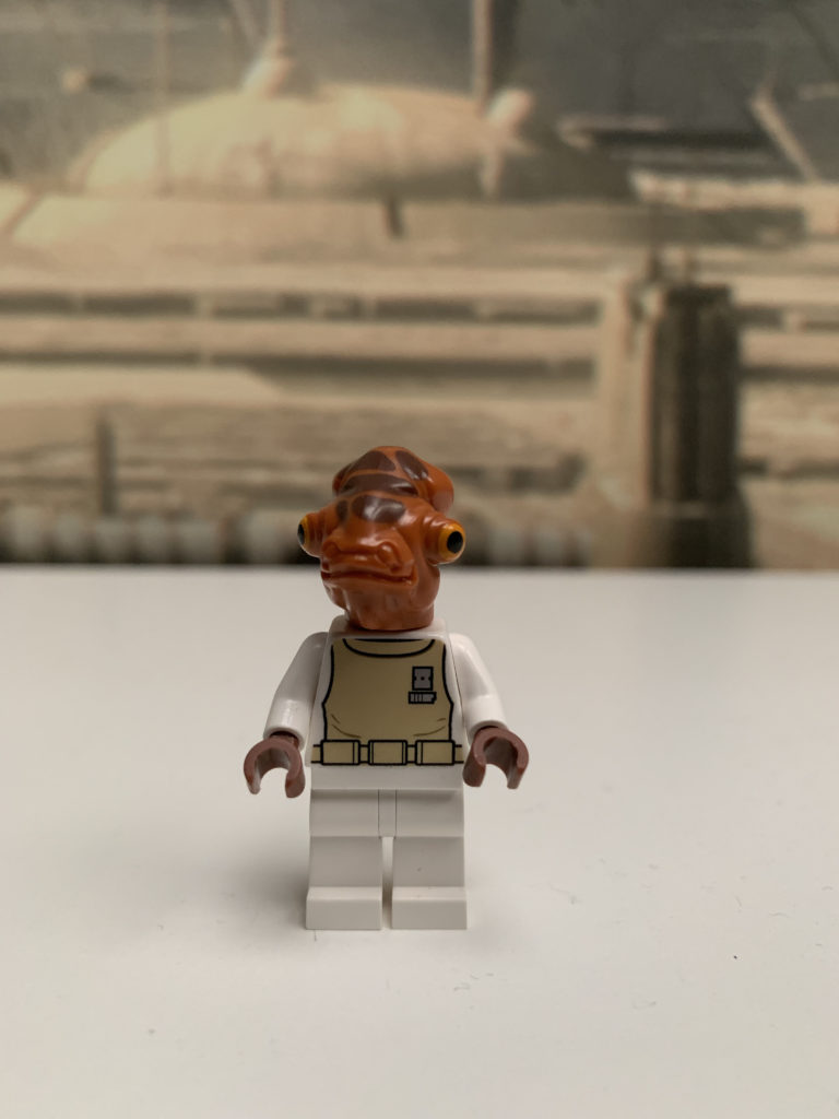 Lego Admiral Ackbar minifigure front