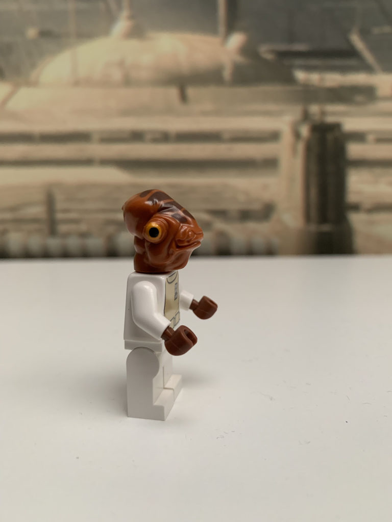 Lego Admiral Ackbar minifigure side